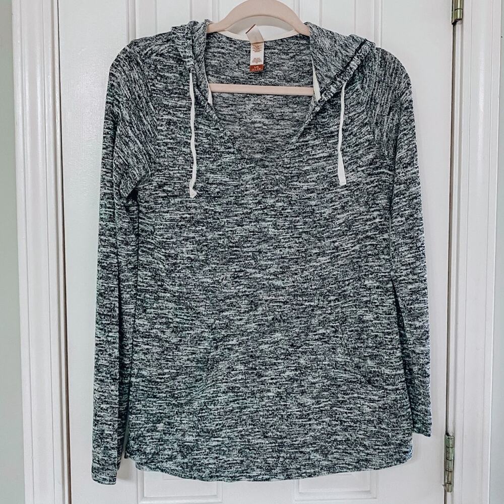 NO BOUNDARIES • Black + White Hooded Pullover Top